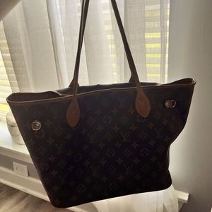 Authentic Louis Vuitton Bag. Used, but still in great condition!